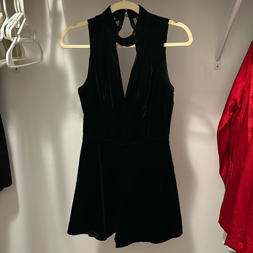 Abercrombie & Fitch Velvet keyhole romper